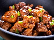 Рецепта Пиле Бърбън - пилешки хапки с ароматен сладко кисел сос на тиган